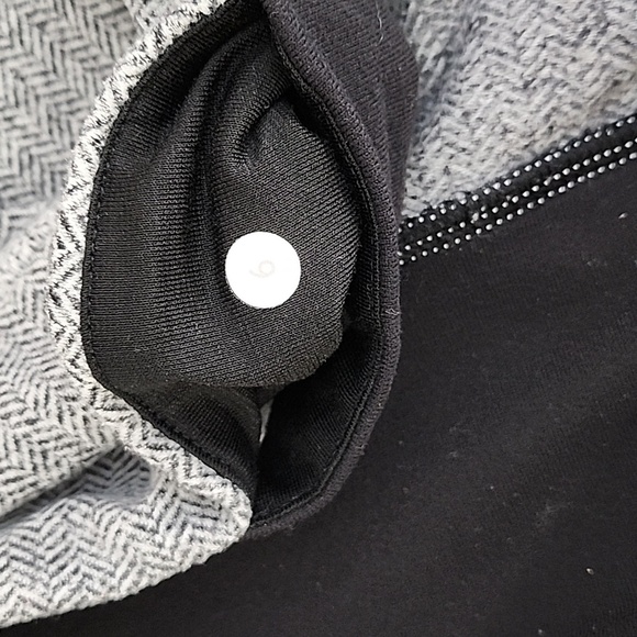 Lululemon Grey Cropped Wunder Under Leggings High Rise Size 6 - Picture 16 of 16